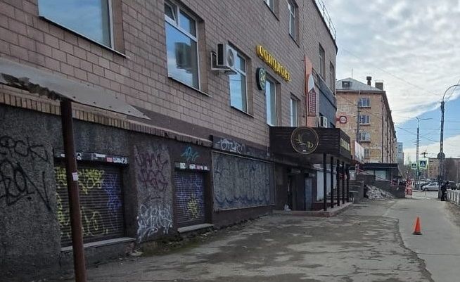 В Петрозаводске водитель фургона сбил 29-летнего мужчину на тротуаре и скрылся