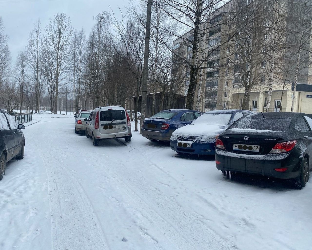 Пешеход и водитель не поделили дорогу во дворе Петрозаводска
