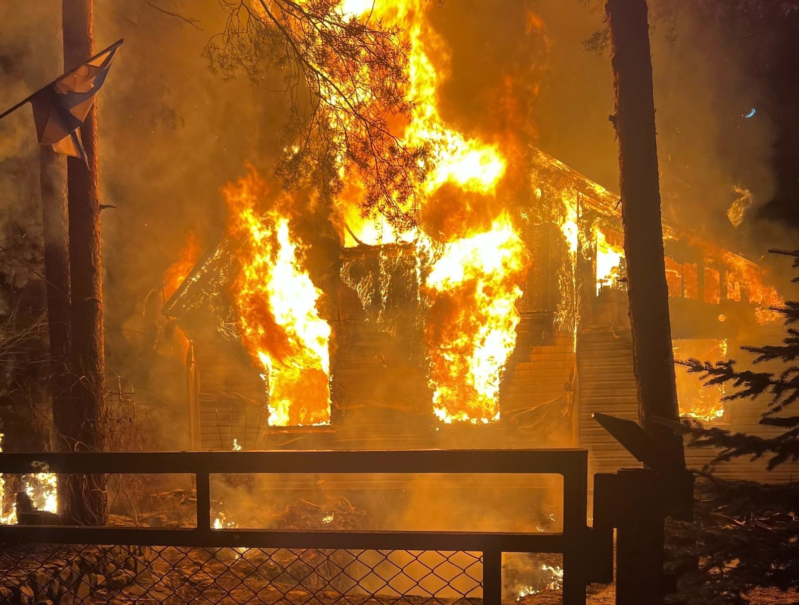В Прионежском районе сгорела дача