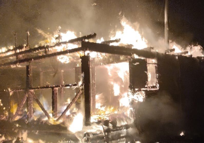 Баня сгорела в поселке в Приладожье