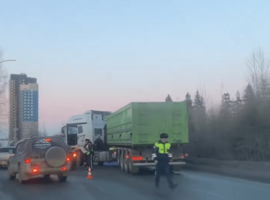 51-летний мужчина пострадал в групповом ДТП в Петрозаводске