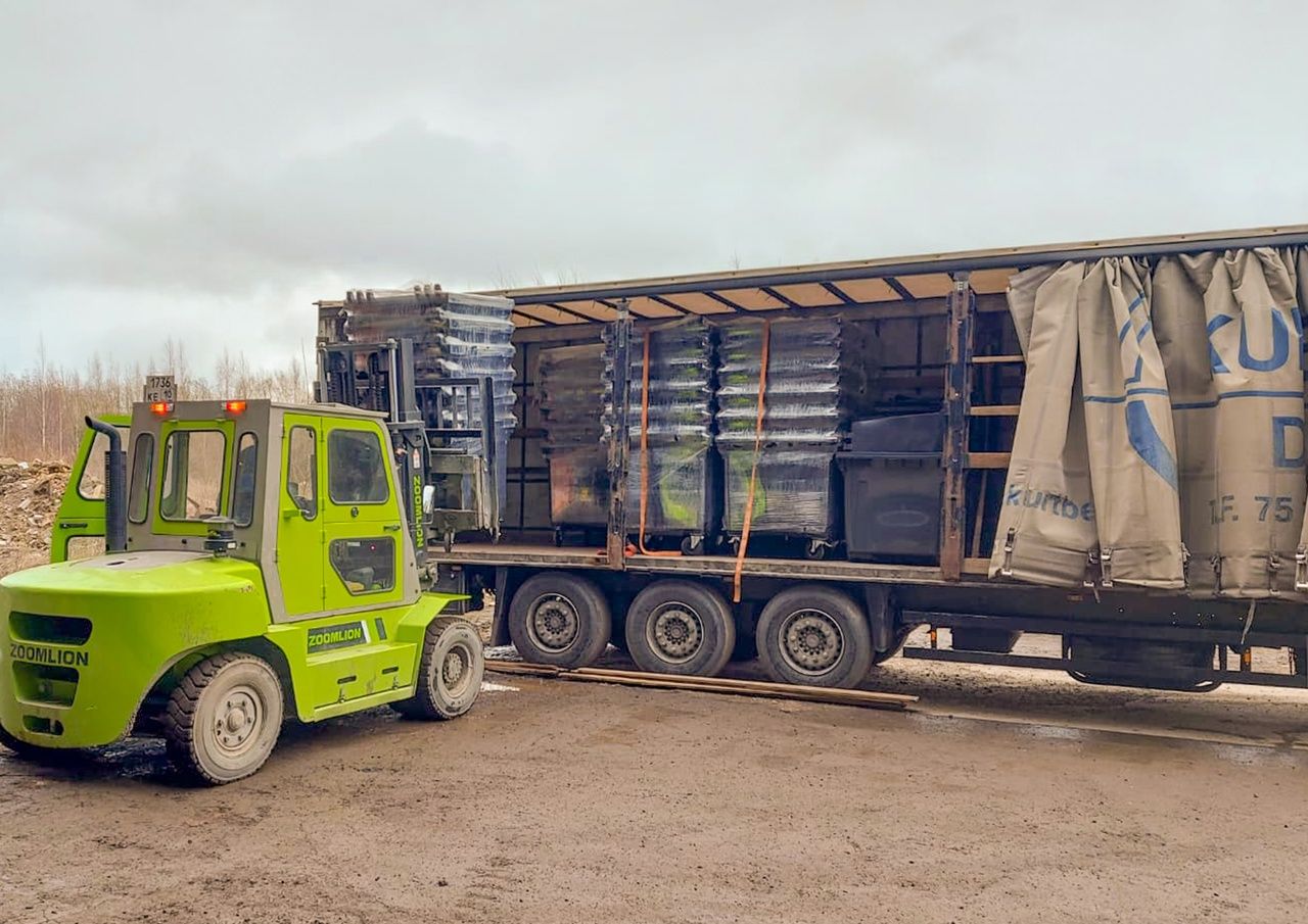 Старые контейнеры в Пудоже заменят на современные