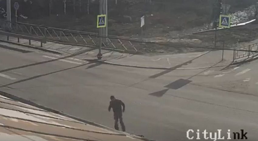 В Петрозаводске мужчина упал на проезжую часть и начал биться в конвульсиях