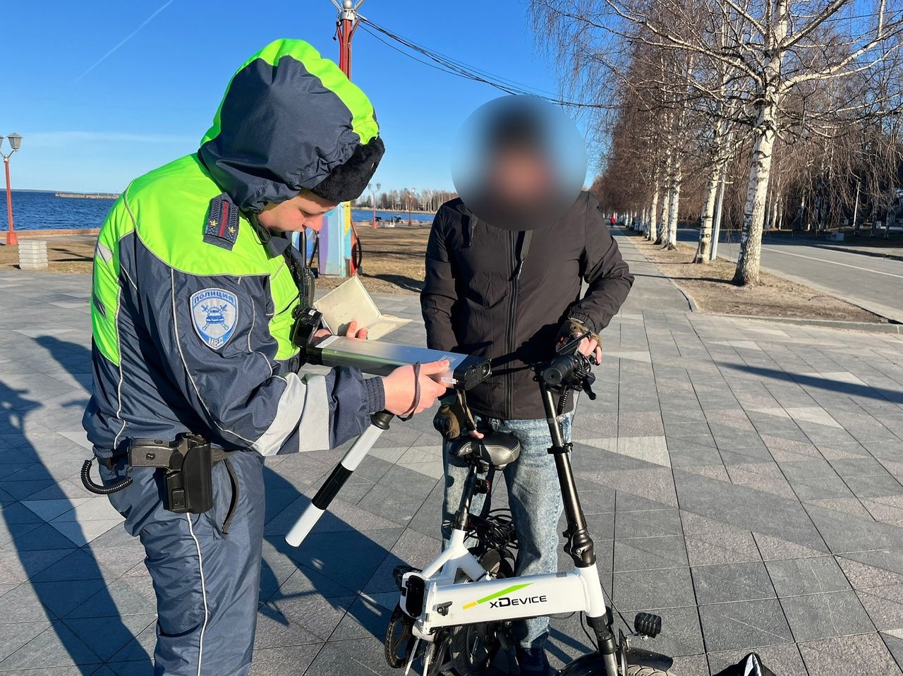 Владельца самоката отстранили от управления на набережной Петрозаводска