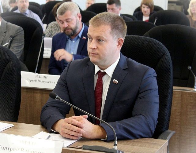 Суд по лишению полномочий депутата Петросовета Дмитрия Романова вынес решение