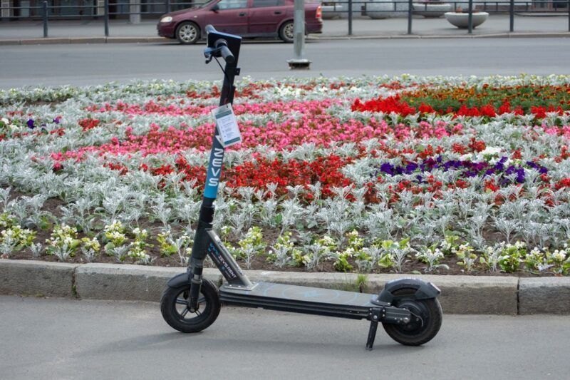 Число аварий с электросамокатами в России выросло на  42%