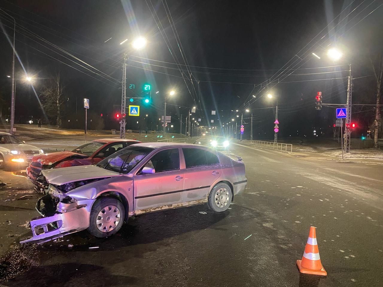 Мужчина пострадал в столкновении двух иномарок в Петрозаводске