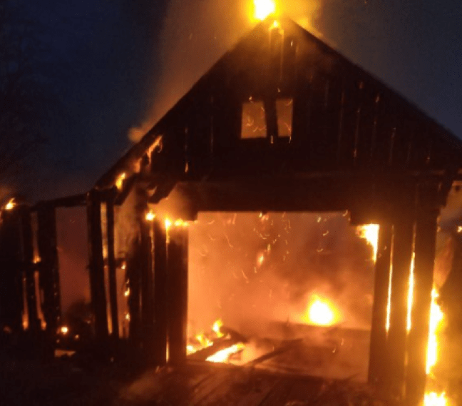 Пожарные спасли 20 строений от огня