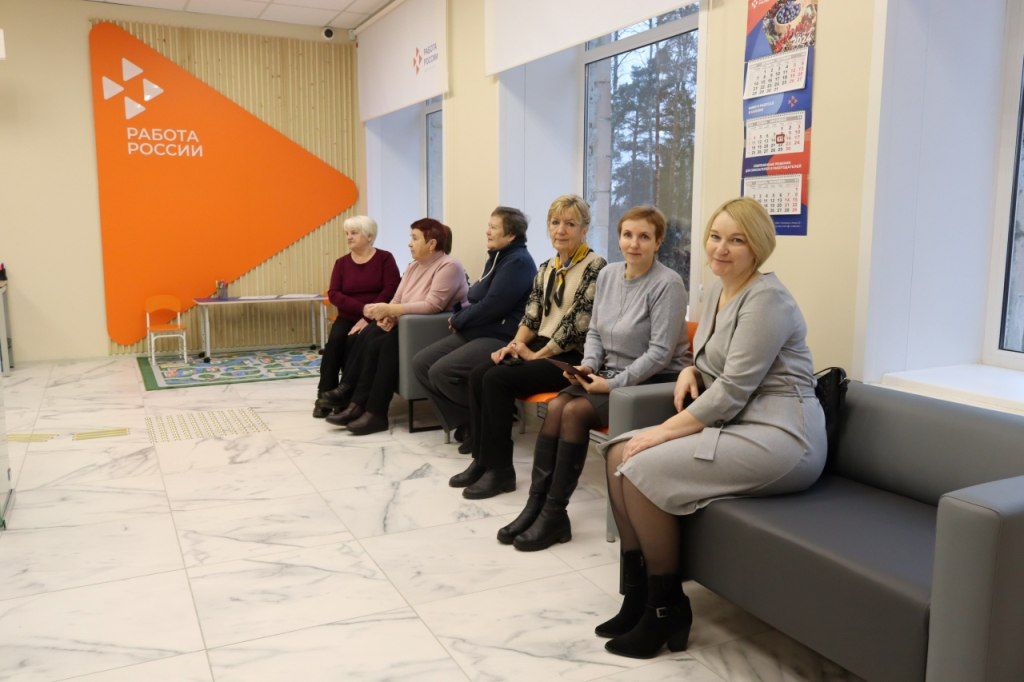 Почти 500 человек старше 50 лет обратились в службу занятости