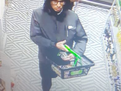 Полиция Петрозаводска разыскивает возможного похитителя продуктов