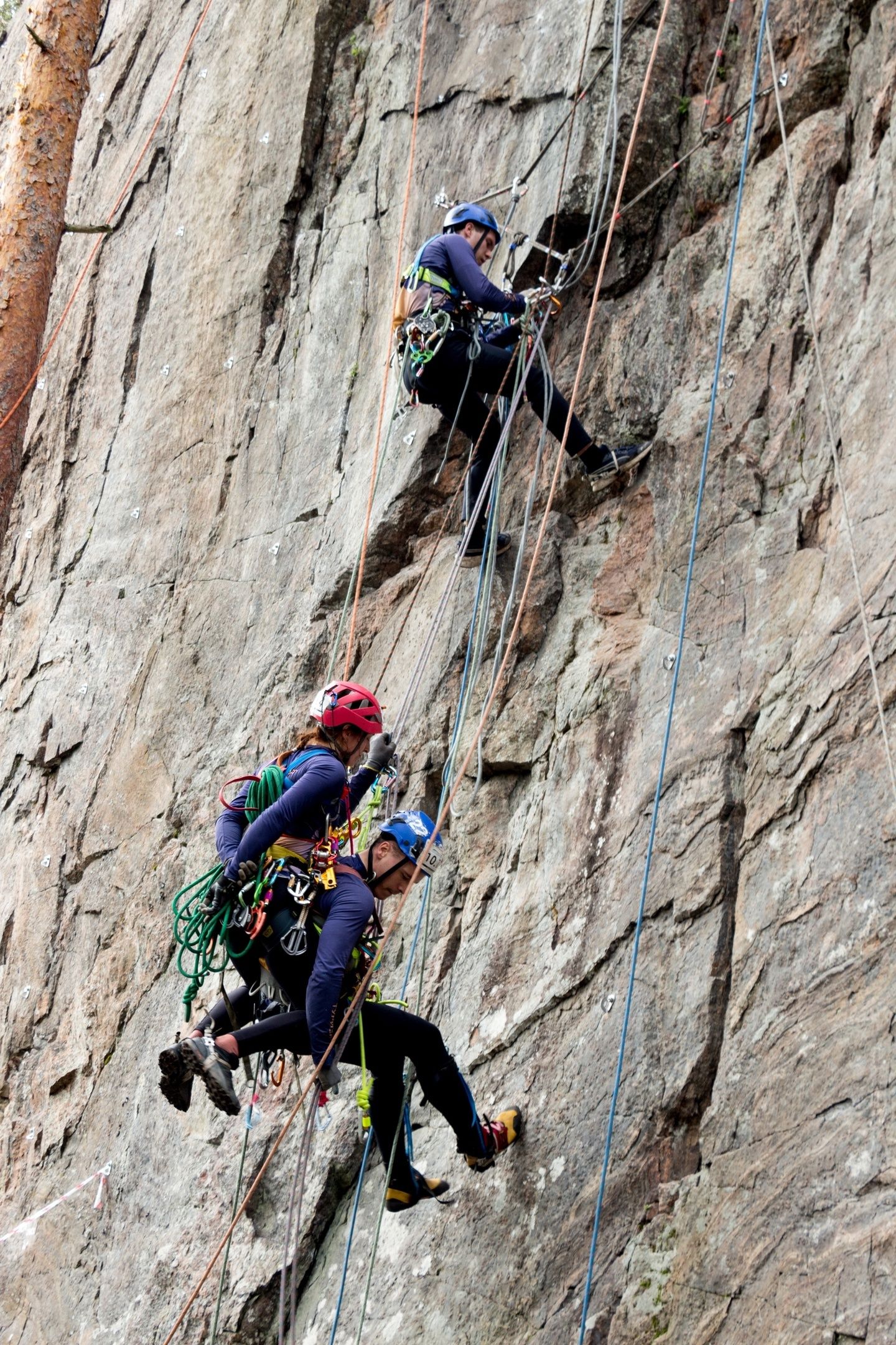 Туристы из 9 регионов России приехали в Карелию, чтобы взобраться на горы
