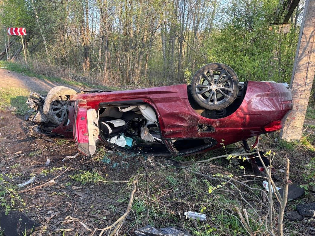 Полиция ищет свидетелей ночного ДТП в Суоярви, где автоледи бросила пассажиров в перевернувшейся иномарке