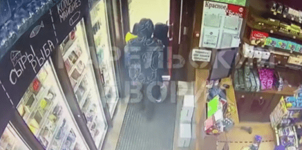 Неадекватный мужчина напал на двух девочек в Петрозаводске