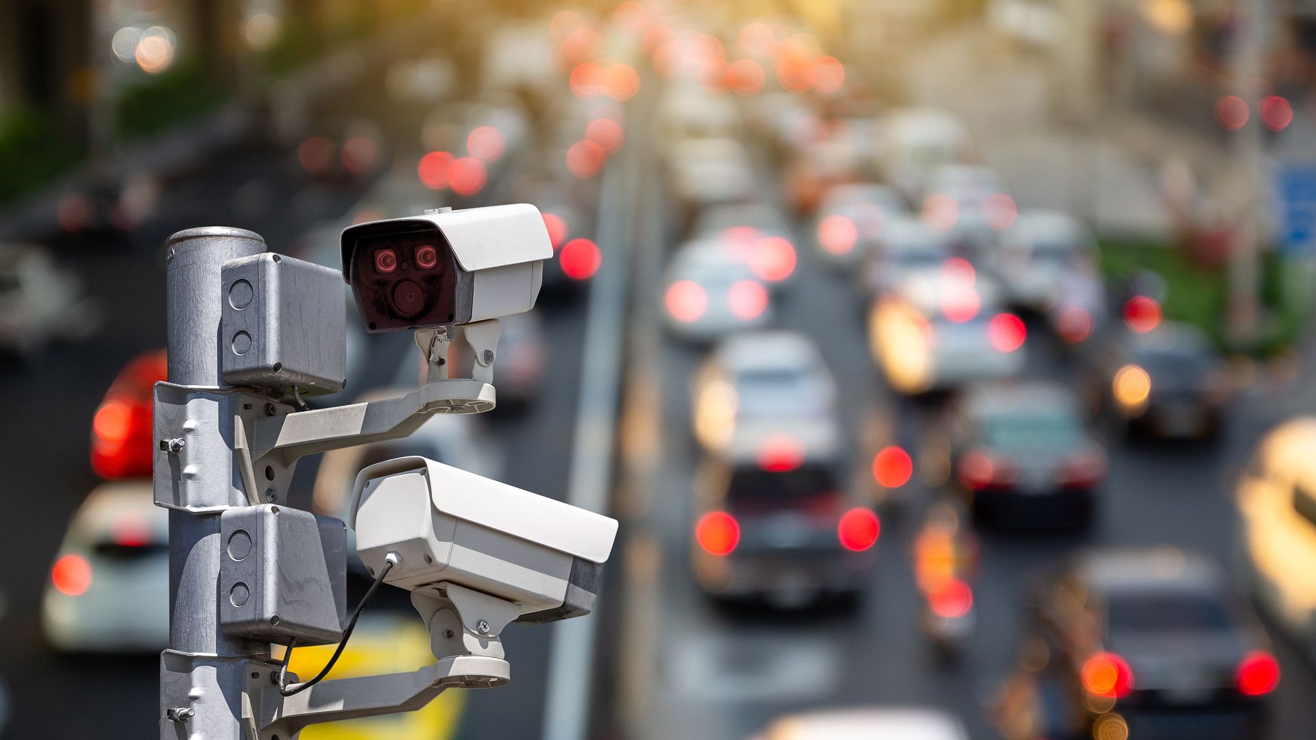 Стало известно, когда дорожные камеры начнут штрафовать за езду без ОСАГО