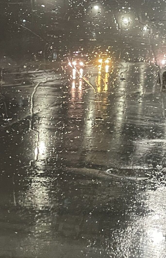 В связи с предстоящими сильными дождями в Карелии дорожная полиция обратилась к водителям