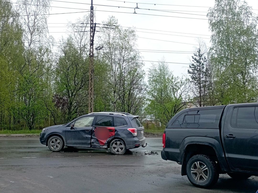 Пассажиры травмированы: в отдаленном районе Петрозаводска столкнулись два авто