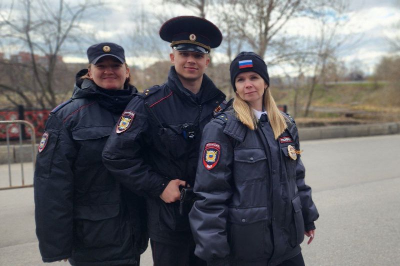 Более тысячи полицейских обеспечивали порядок во время празднования Дня Победы (фото)