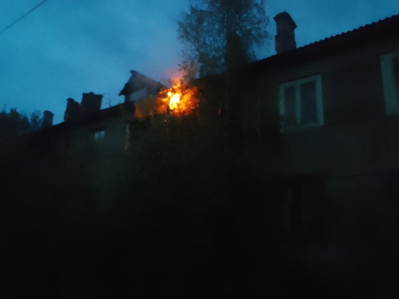 Двухэтажный дом горел ночью в Суоярви