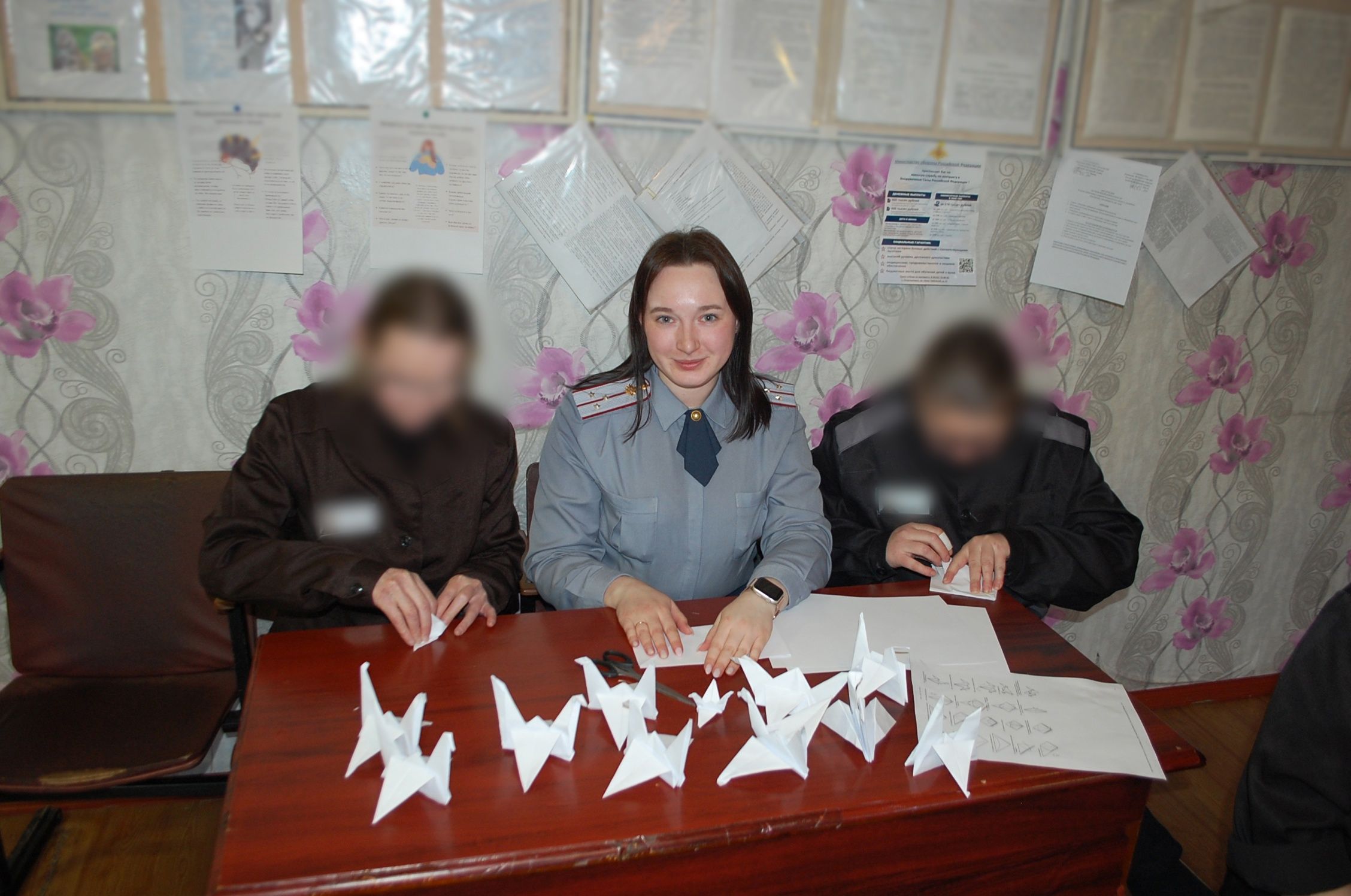 Занятие по оригами провели в карельской колонии