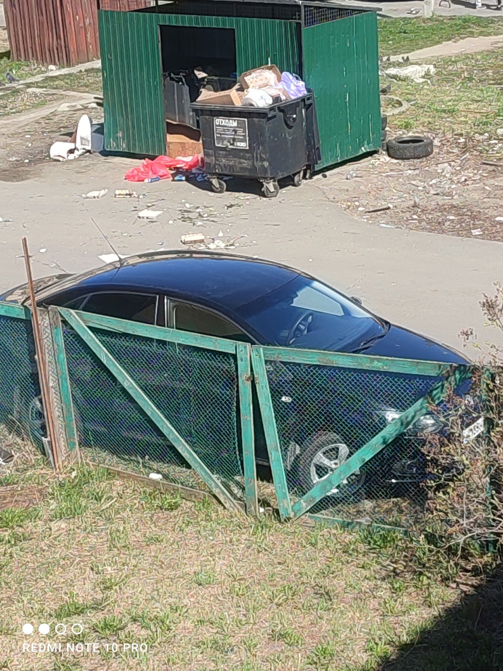 Дети бросили в пожилую женщину камнем и закидали окна яйцами в Петрозаводске