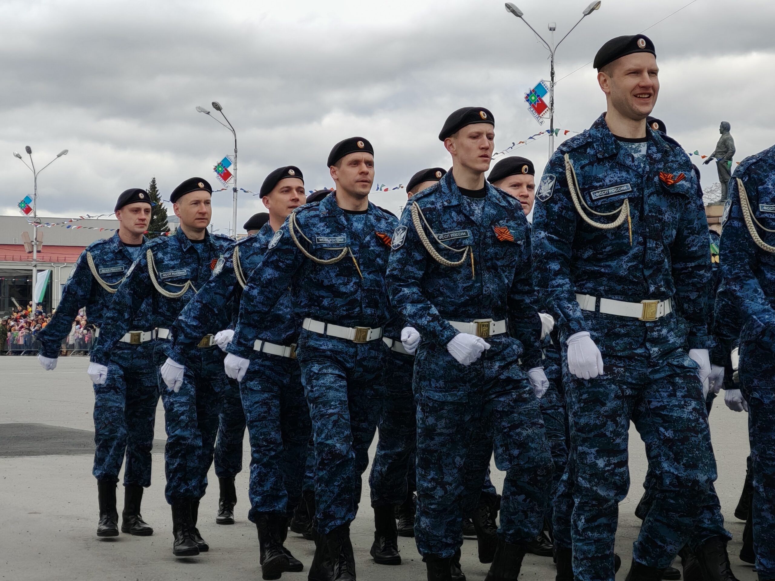 Опубликованы фотографии парада Победы в Петрозаводске