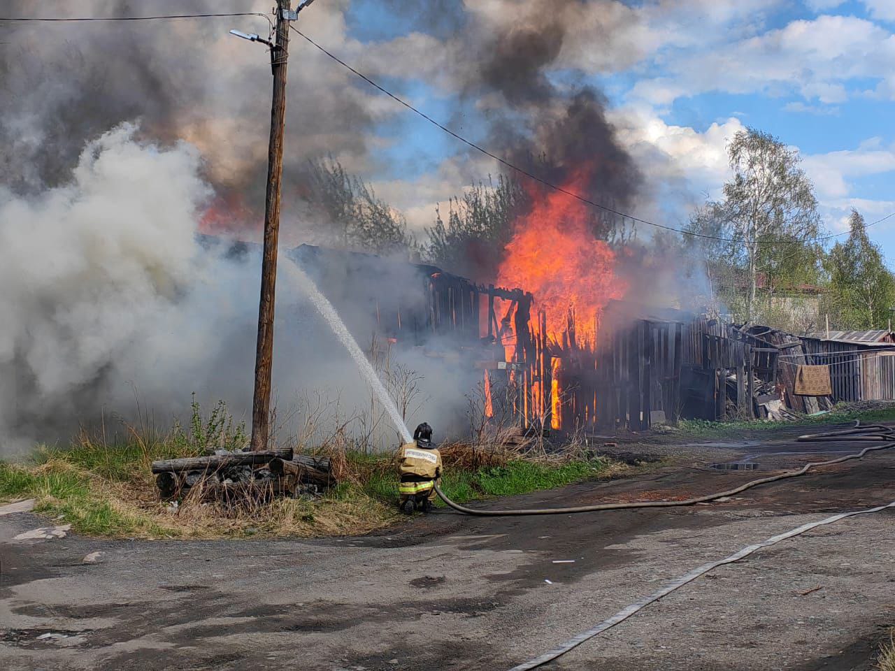 Пожар в Кеми чуть не погубил дома целой улицы