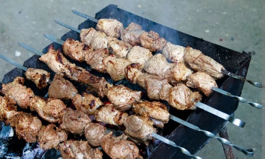 Шашлык в Карелии оказался самым дешёвым в СЗФО