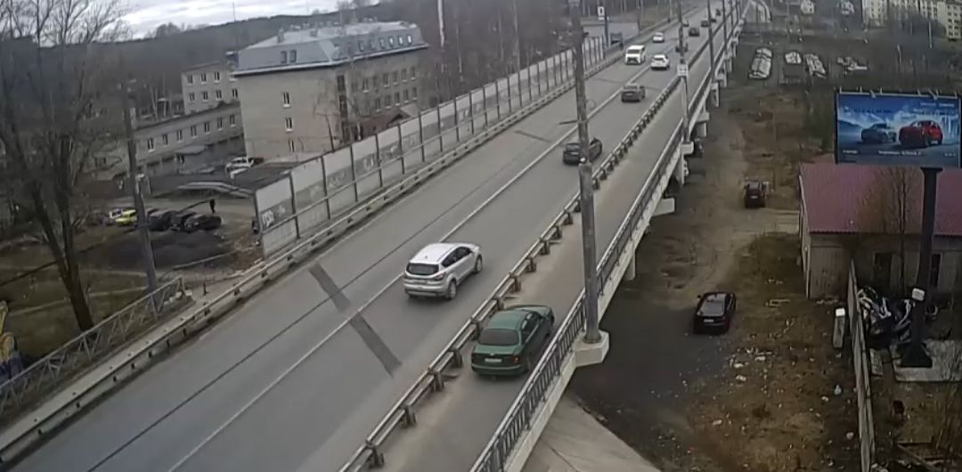 Четырехполосный мост: странный маневр запечатлели в Петрозаводске