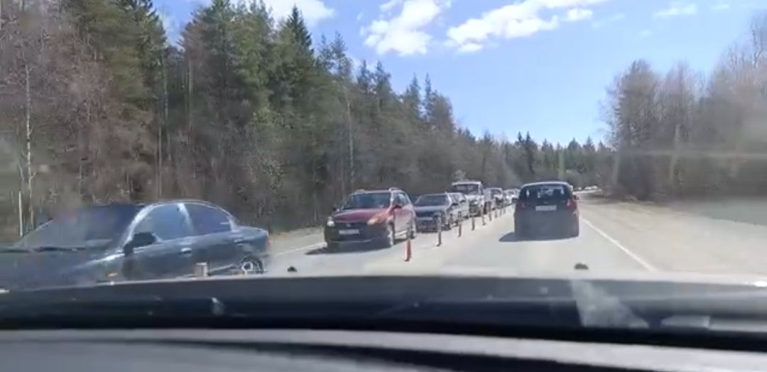 Огромная пробка образовалась на выезде из Петрозаводска