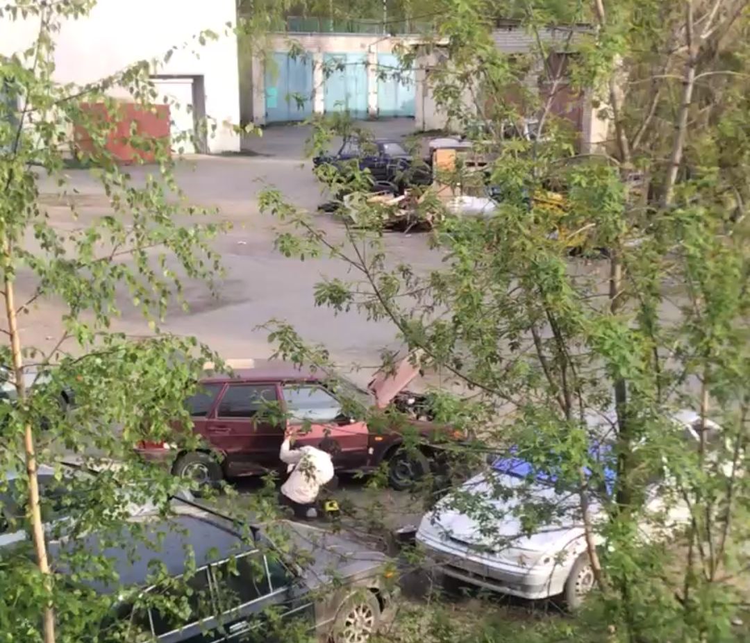 Автослесари замучили жильцов многоквартирного дома в Петрозаводске