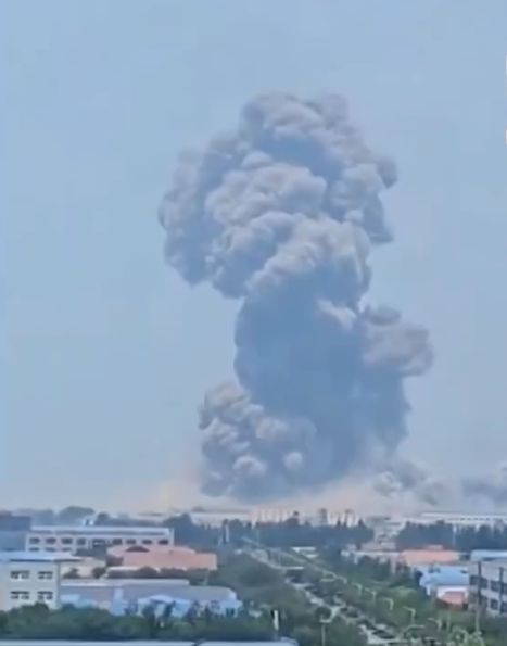 Химический завод взорвался в Китае