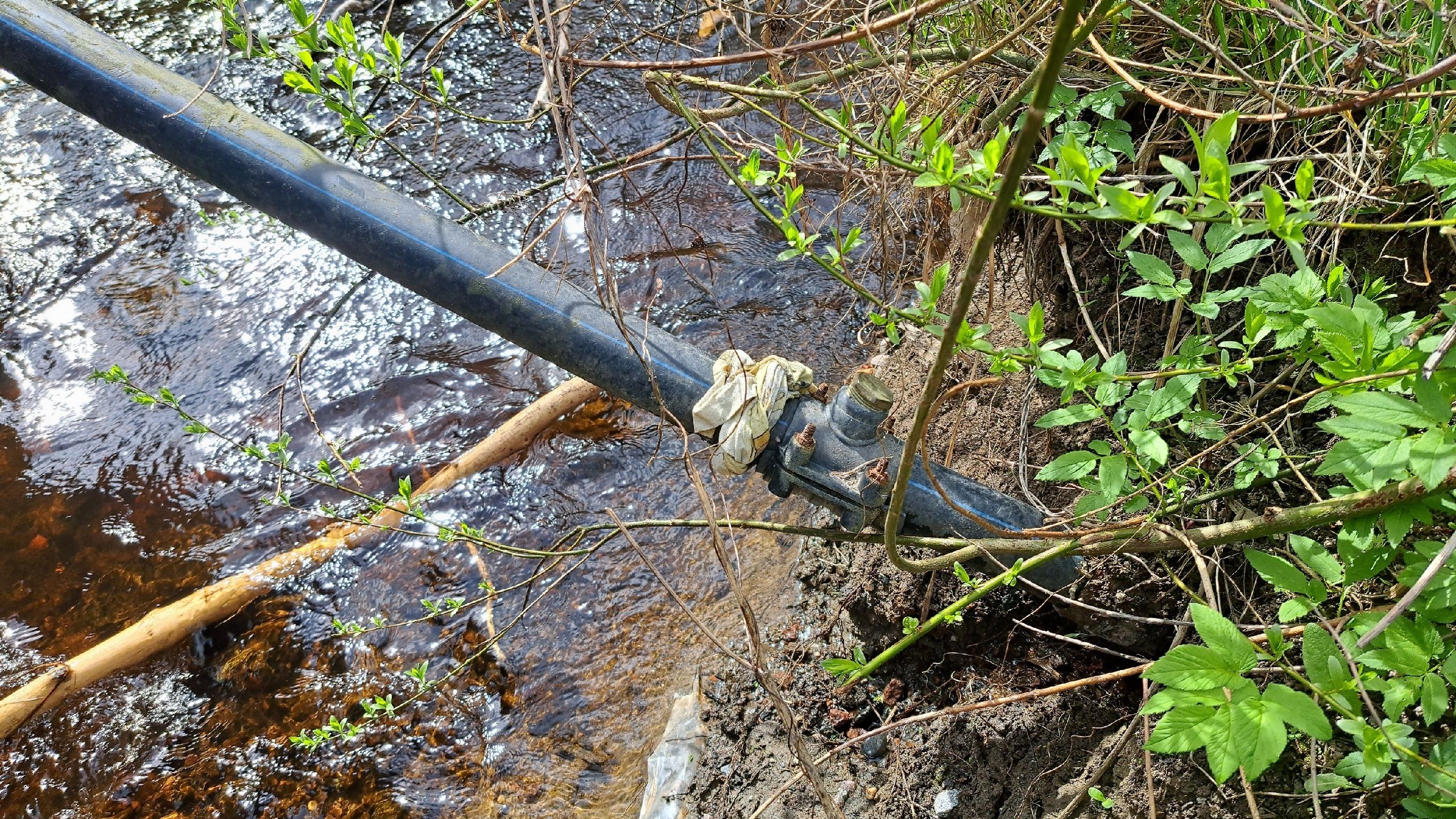 Прорыв трубы обеспокоил жителей Лахденпохья