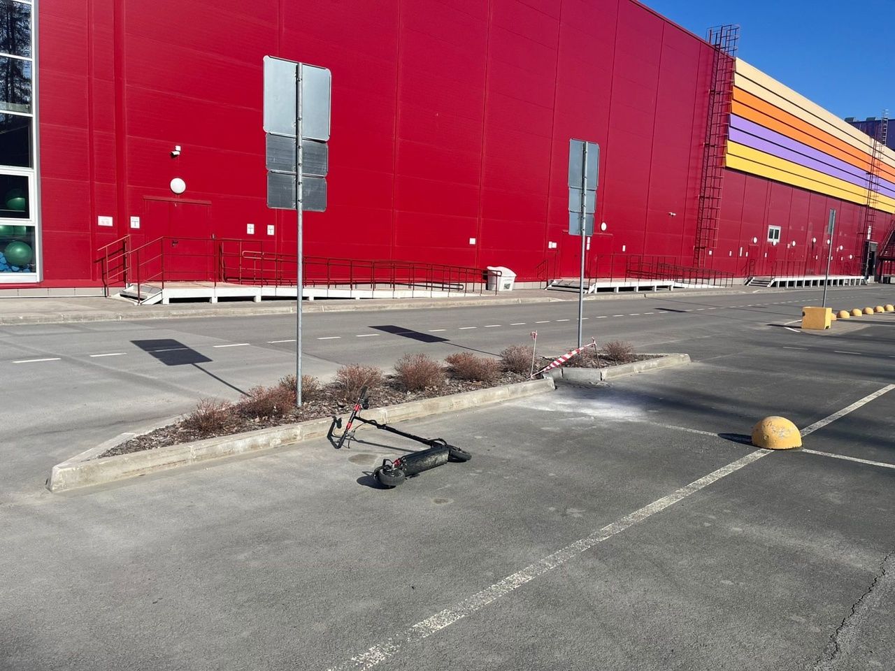 Молодой человек в Петрозаводске упал с самоката и теперь лечится