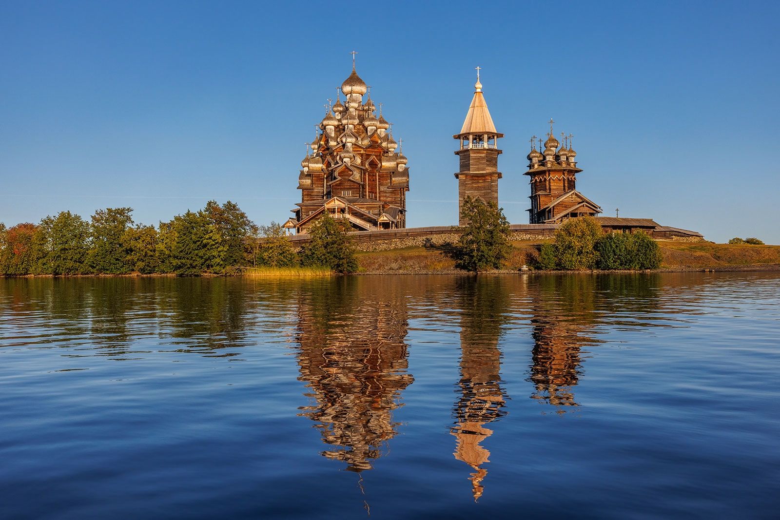 Узнали тарифы на водный транспорт до Кижей