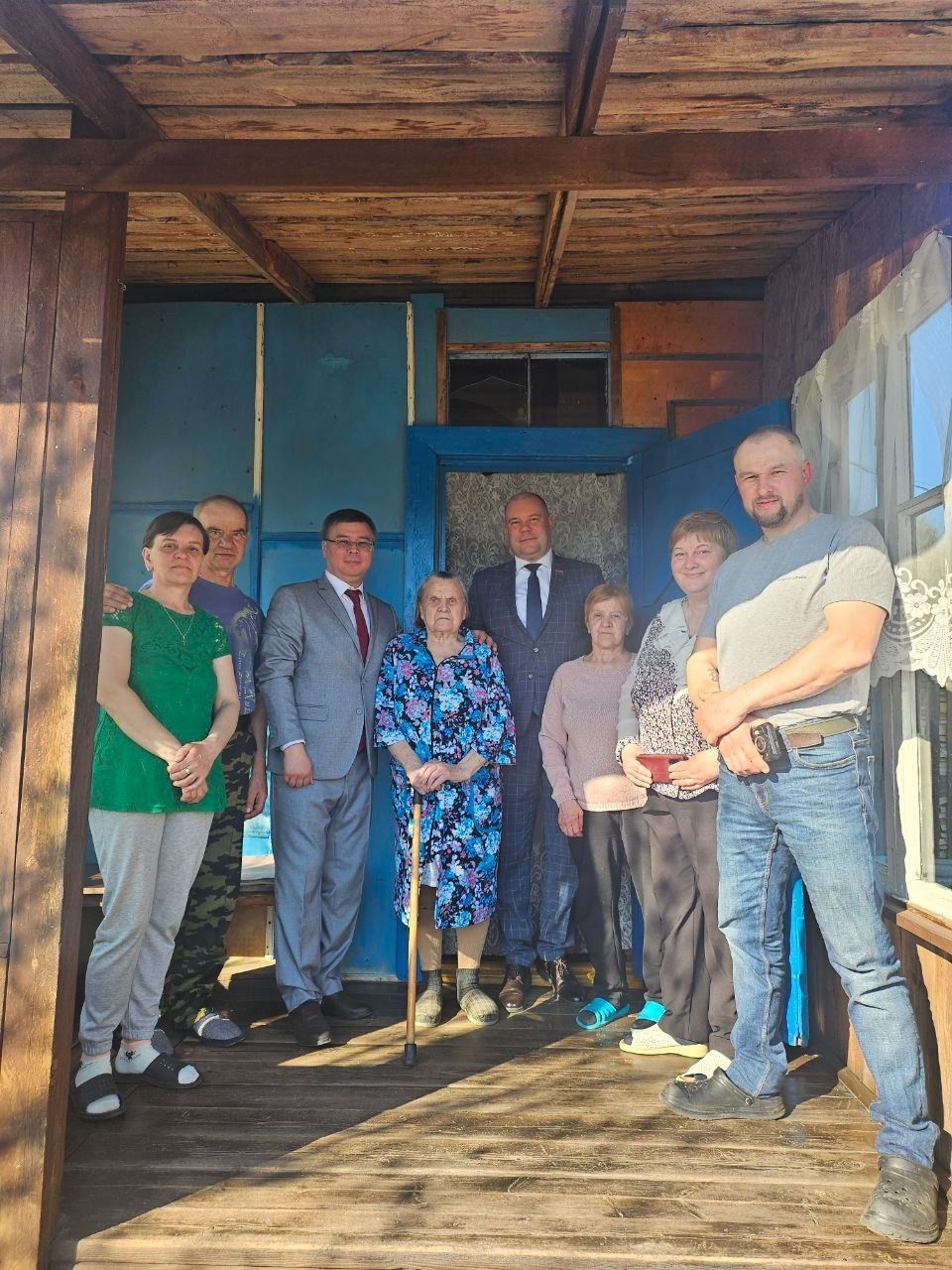 Глава Сегежского округа поздравил жительницу с 95-летием