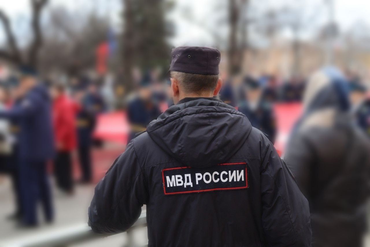 Полицейских подозревают в передаче информации ограниченного доступа