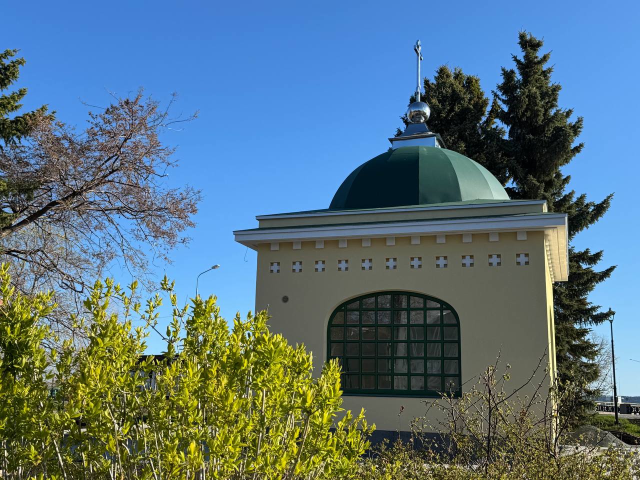 Православную часовню достроили на набережной в Петрозаводске