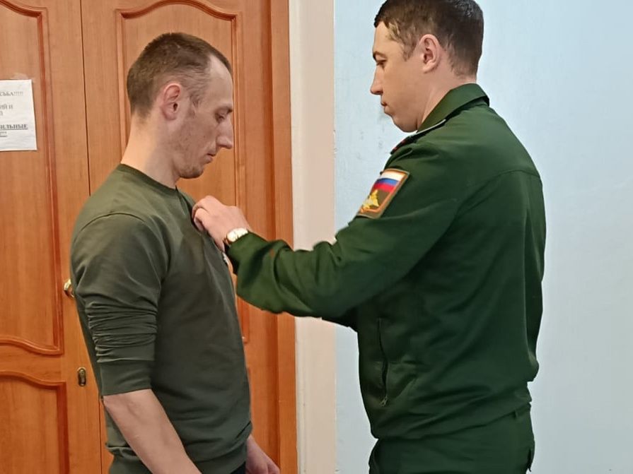 Медаль Жукова вручили жителю Карелии