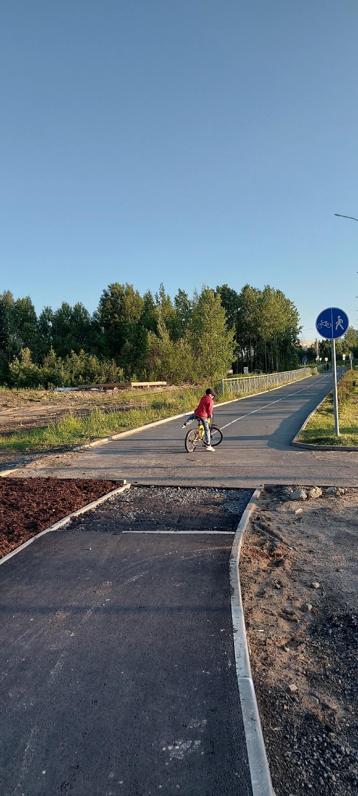 Жители Петрозаводска попросили расширить тротуар рядом с велодорожкой в одном из районов