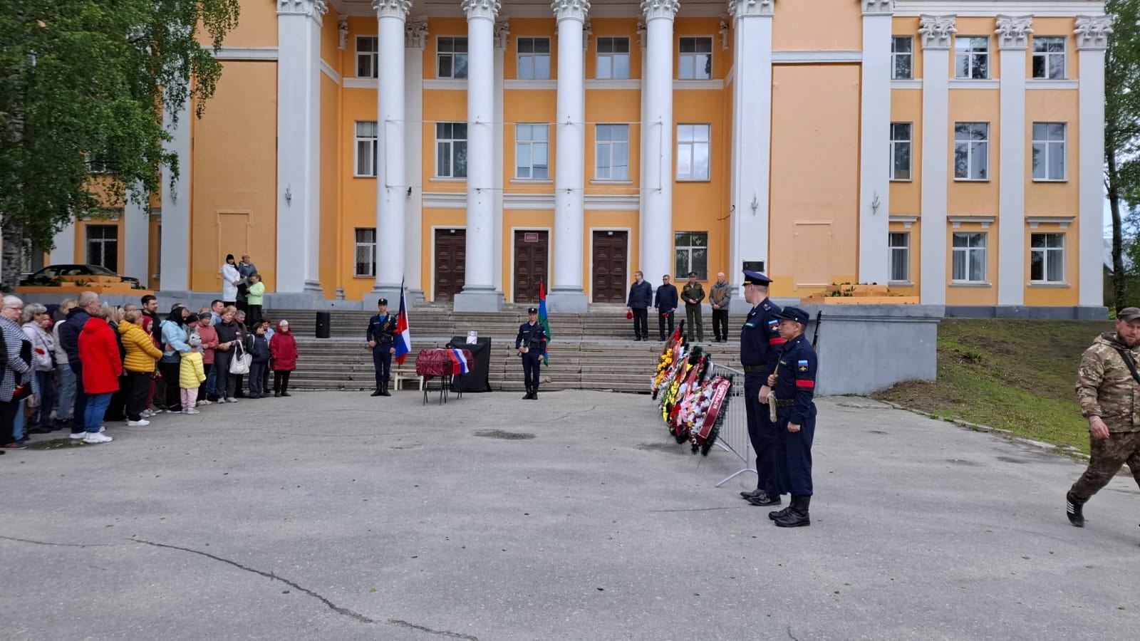 Сегежа проводила в последний путь участника спецоперации