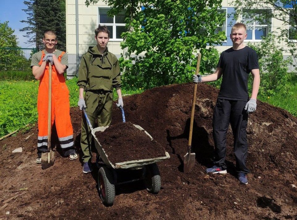 С начала года более 300 подростков приступили к работе в свободное от учебы время