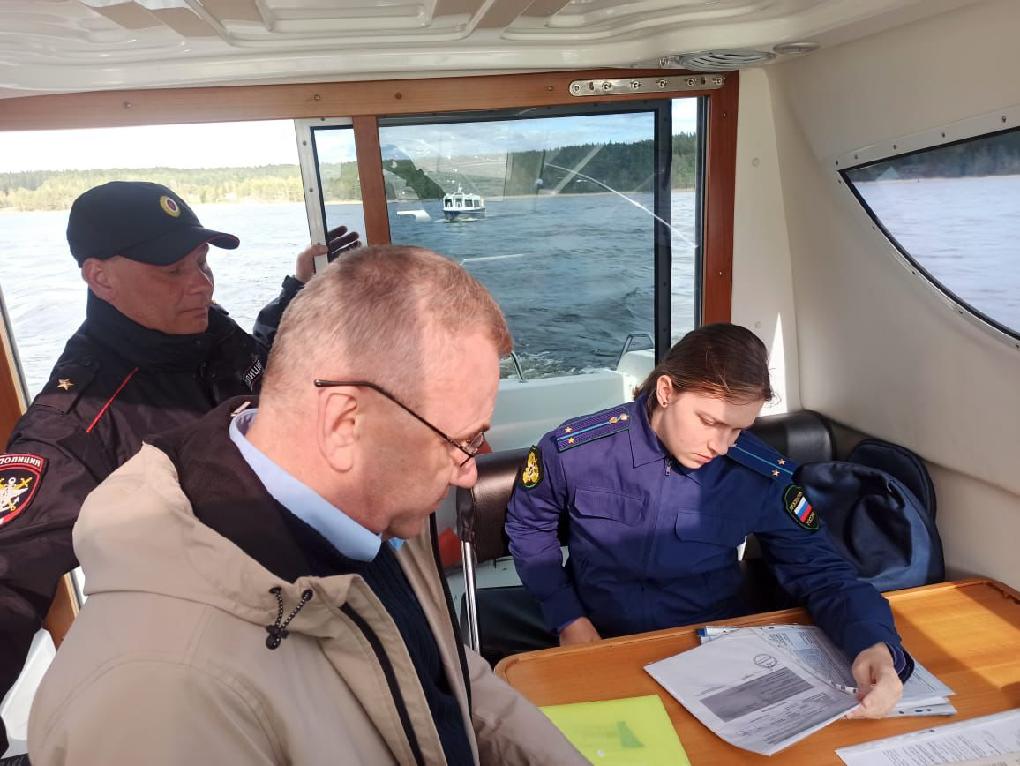 Прогулочный катер без страховки возил туристов на экскурсии по уникальным местам Карелии