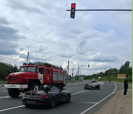 Два мотоцикла столкнулись на трассе под Пряжей