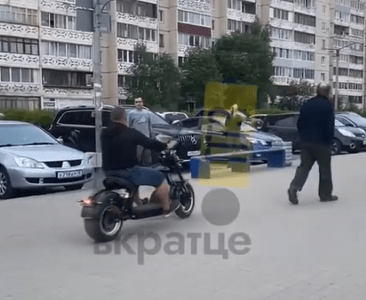 В Петрозаводске скутеристы переехали на тротуары