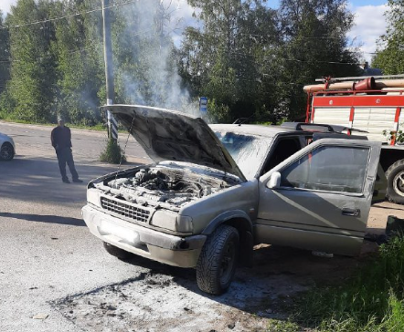 Очередной автомобиль вспыхнул в Карелии Очередной автомобиль вспыхнул в Карелии