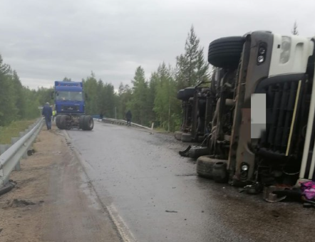 На месте трагической аварии перекрыт проезд грузового транспорта