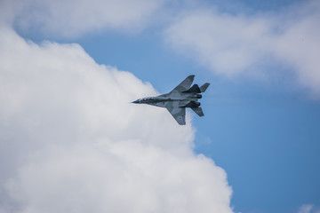 «С детства боюсь этих звуков, сразу вспомнила годы войны»: гул самолетов над Петрозаводском напугал горожан