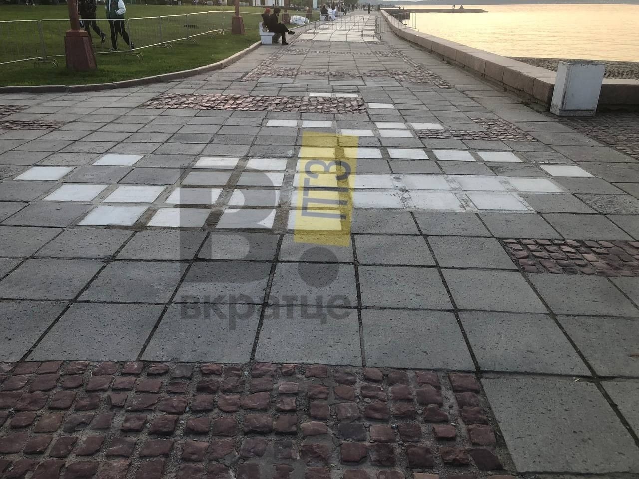 Плитка разного размера и замазанные щели — так отремонтировали набережную Петрозаводска (Фото)