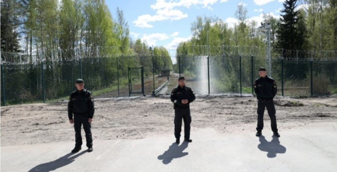 Финляндия построила забор возле пропускного пункта на карельском участке российско-финляндской границы