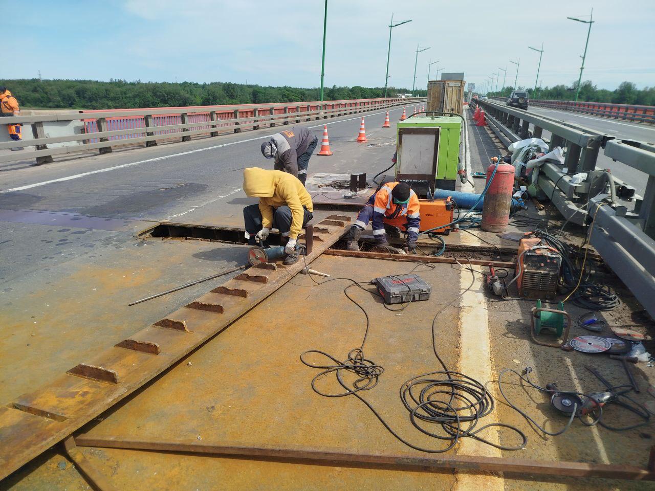 На Ладожском мосту перекрыли полосу до 4 июля